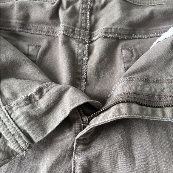 Chico’s Women Taupe Jeans Size 14 Pockets Casual Teacher School Stretch - Picture 5 of 13